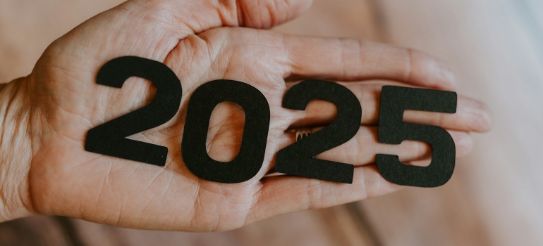 Person holding numbrs on their hand