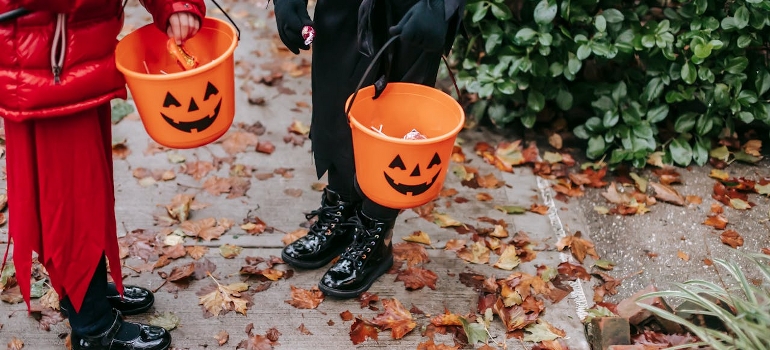 haloween candy buckets