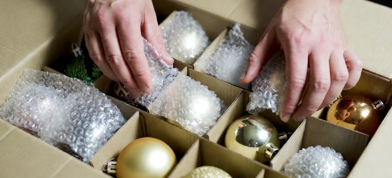 packing ornaments