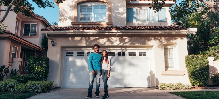 couple trying to choose the right neighborhood when renting in Exton